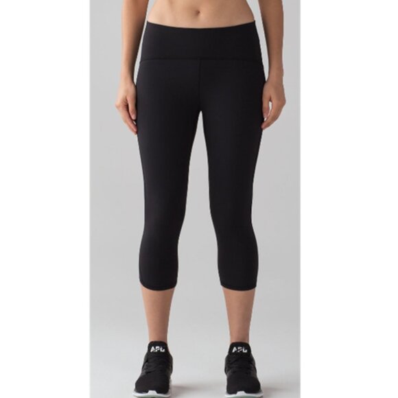 LIKE NEW! Lululemon Train Times Crop (17") Black - Picture 1 of 13